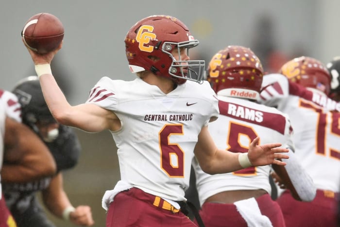 Tualatin.Central-Catholic.6A-football-final.Leon-Neuschwander.63
